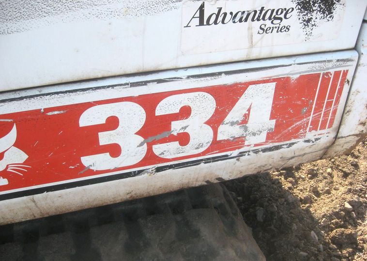 image for item 3716 2000 Bobcat 334 compact excavator