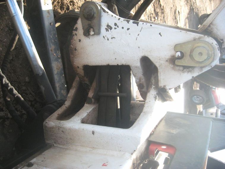 image for item 3716 2000 Bobcat 334 compact excavator