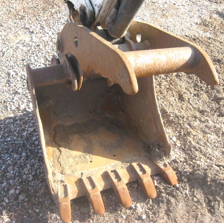 image for item 3716 2000 Bobcat 334 compact excavator