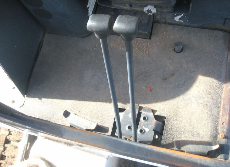 image for item 3716 2000 Bobcat 334 compact excavator