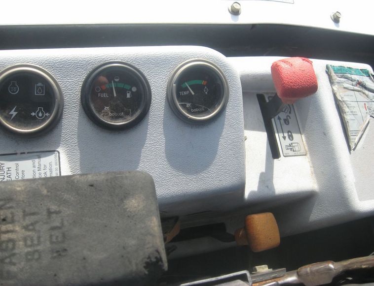 image for item 3716 2000 Bobcat 334 compact excavator