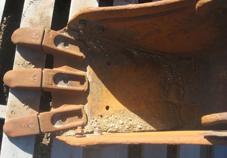 image for item 3718 13'W/1.32 cu.ft. excavator bucket