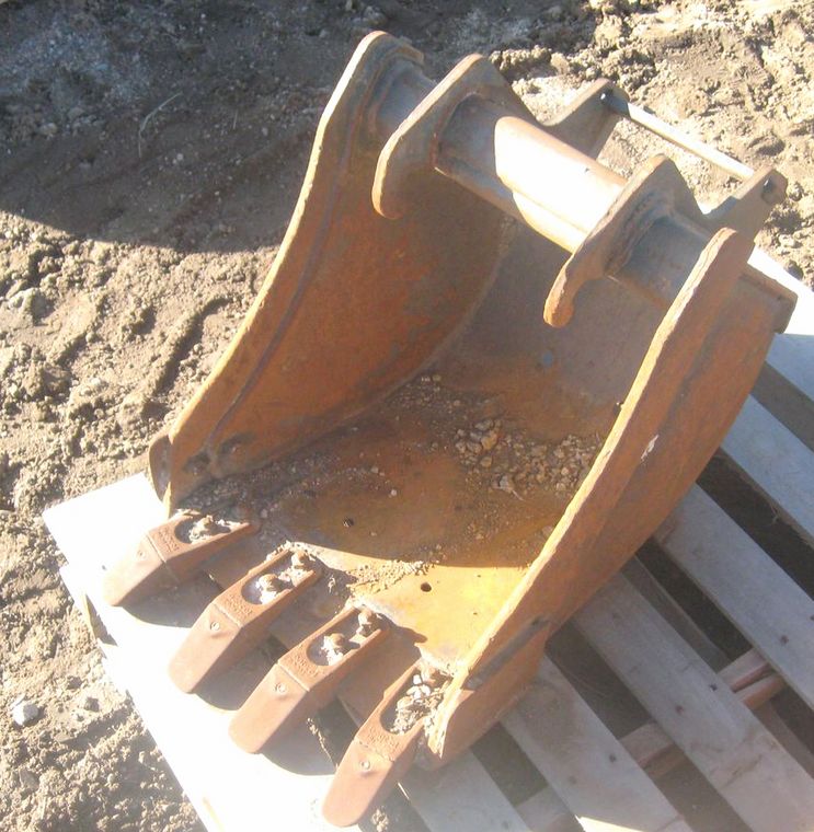 image for item 3719 18"/2.33 cu.ft. excavator bucket