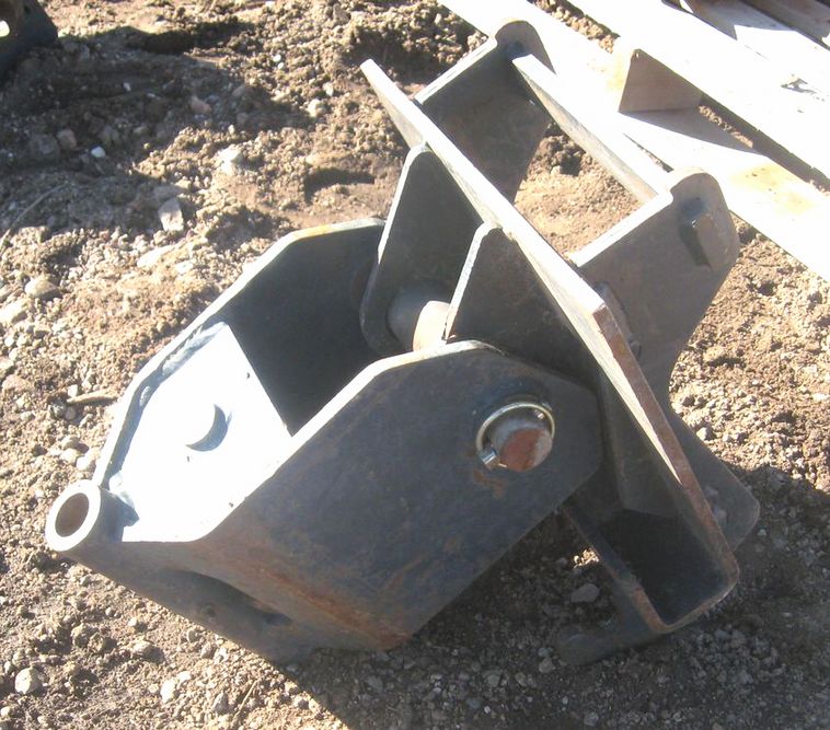 image for item 3721 Excavator auger mounting bucket