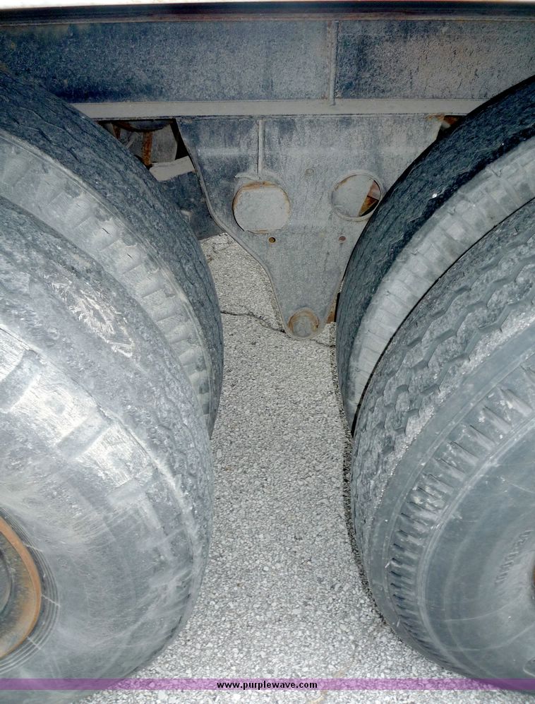 image for item 2109 1982 Fruehauf 45' dry van trailer