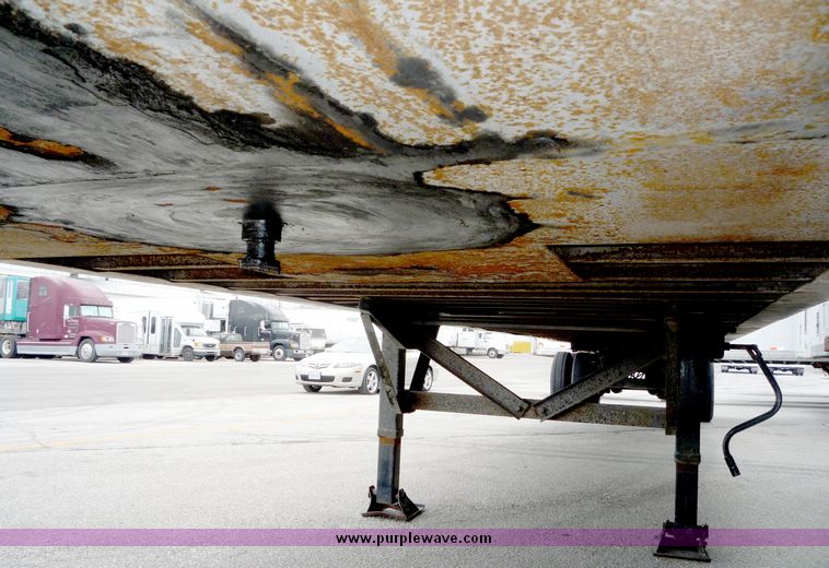 image for item 2109 1982 Fruehauf 45' dry van trailer