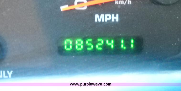 image for item 3002 2002 Ford F550 super duty one-ton pickup truck with crane