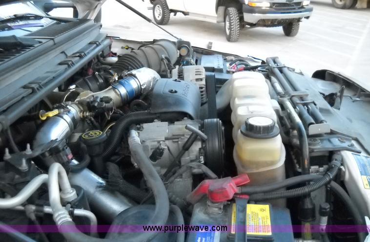 image for item 3002 2002 Ford F550 super duty one-ton pickup truck with crane