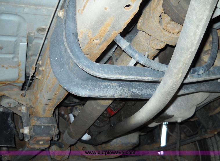 image for item 3002 2002 Ford F550 super duty one-ton pickup truck with crane