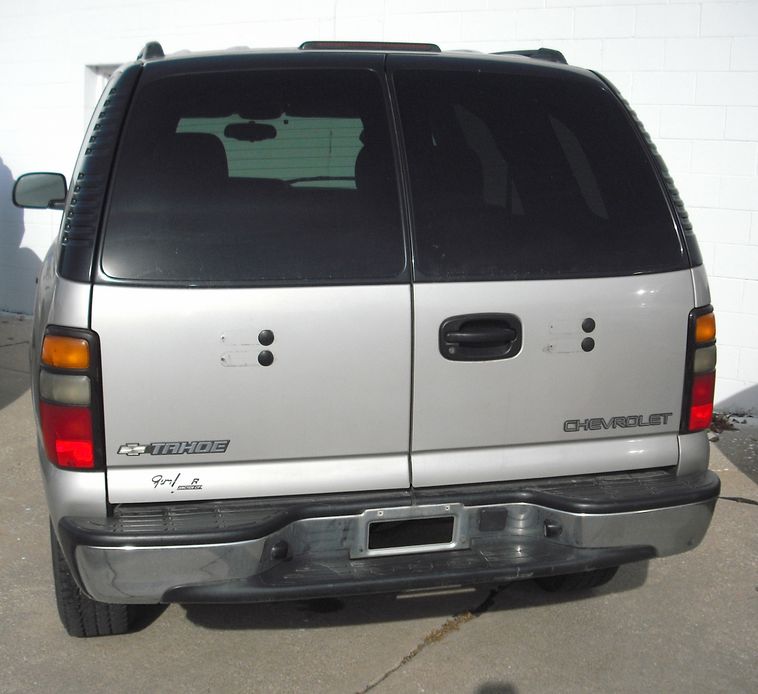 image for item 3003 2004 Chevrolet Tahoe
