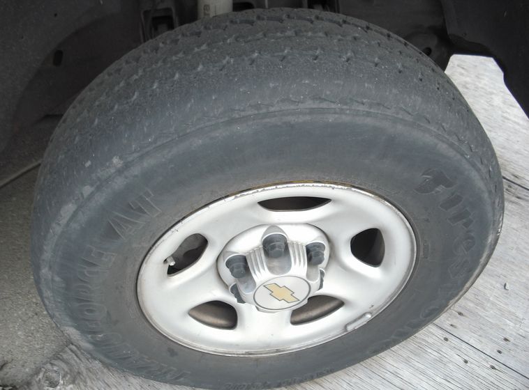 image for item 3003 2004 Chevrolet Tahoe