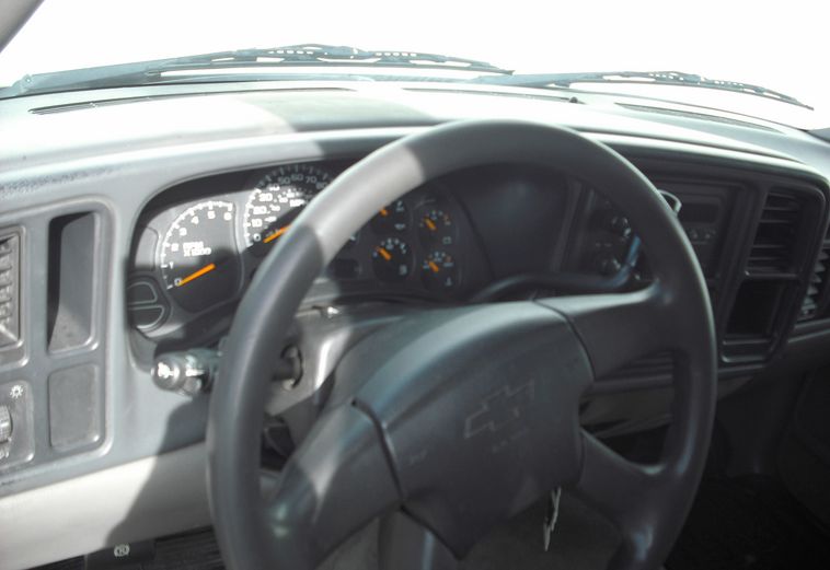 image for item 3003 2004 Chevrolet Tahoe