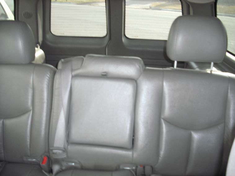 image for item 3003 2004 Chevrolet Tahoe