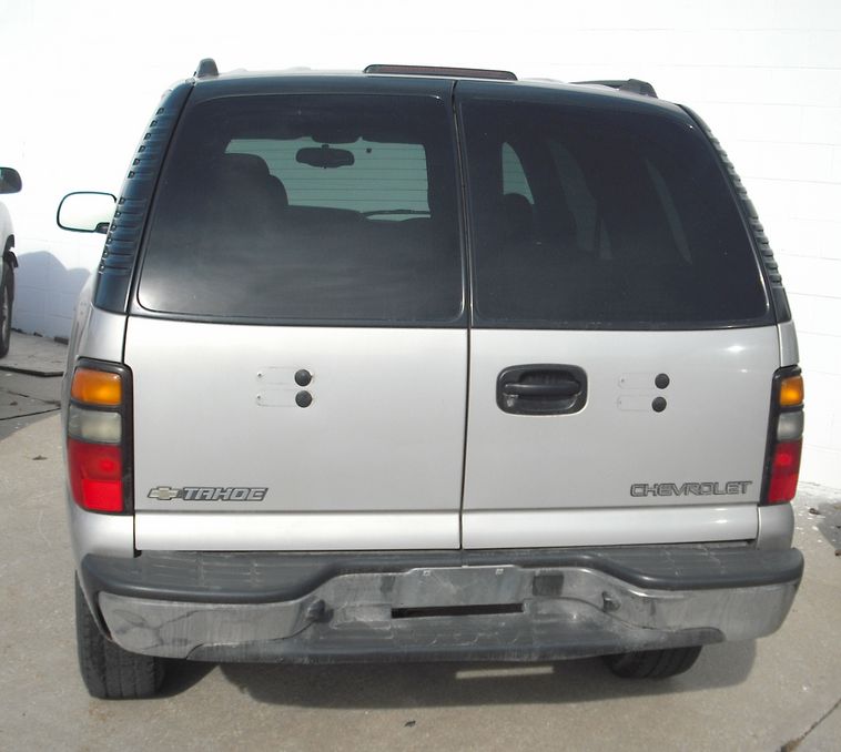 image for item 3004 2004 Chevrolet Tahoe