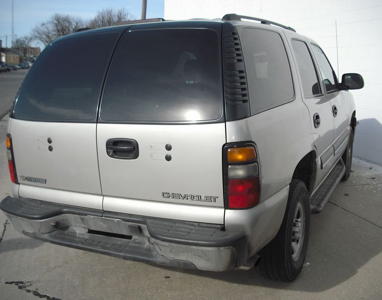 image for item 3004 2004 Chevrolet Tahoe