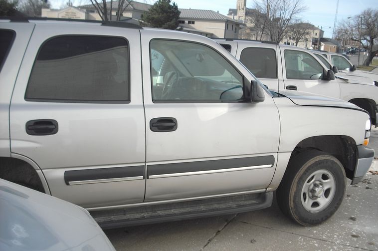 image for item 3004 2004 Chevrolet Tahoe