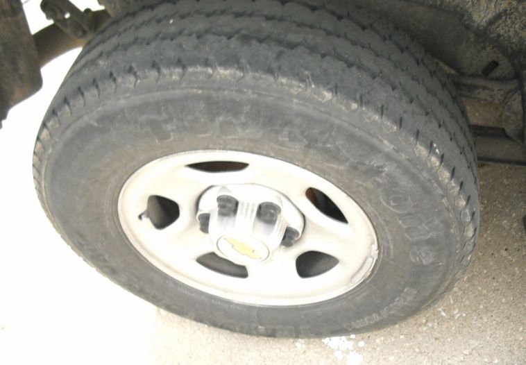 image for item 3004 2004 Chevrolet Tahoe