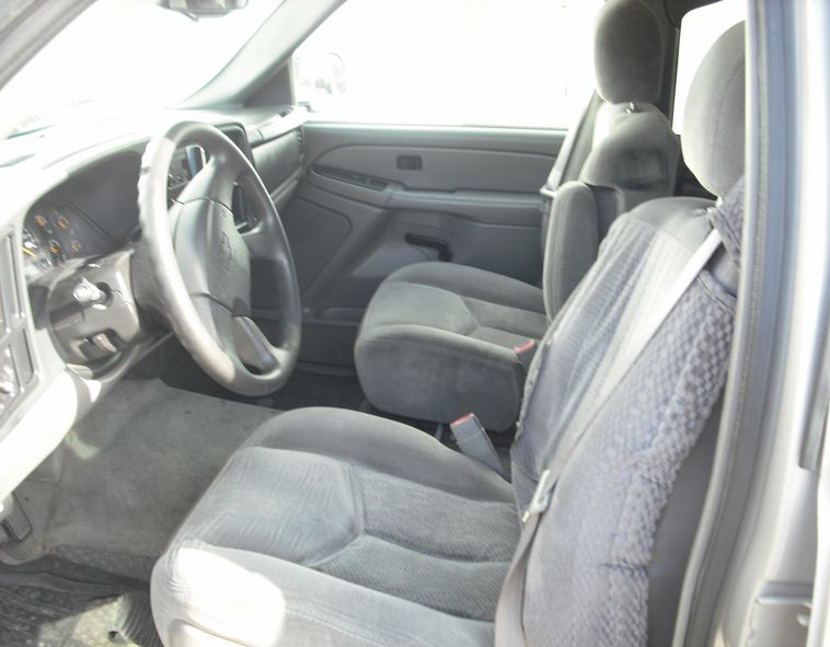 image for item 3004 2004 Chevrolet Tahoe