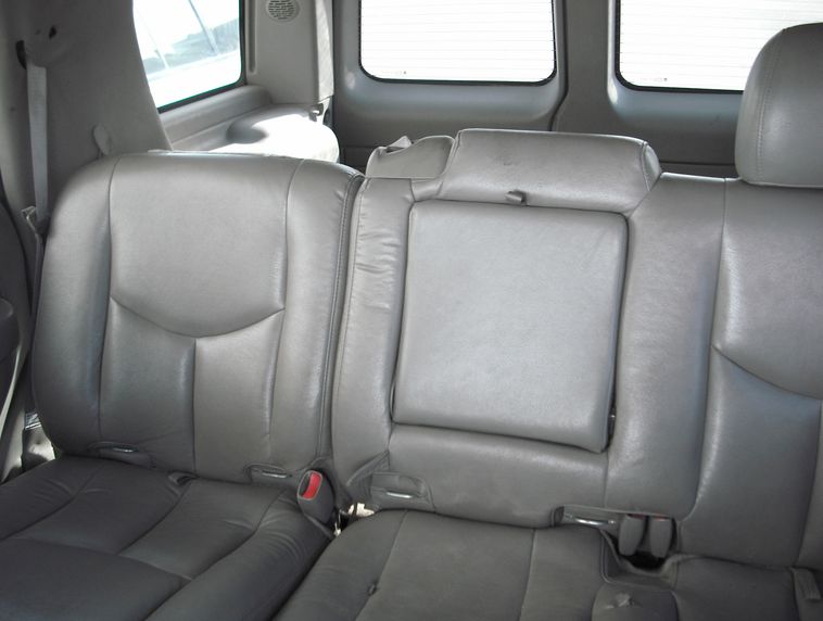 image for item 3004 2004 Chevrolet Tahoe