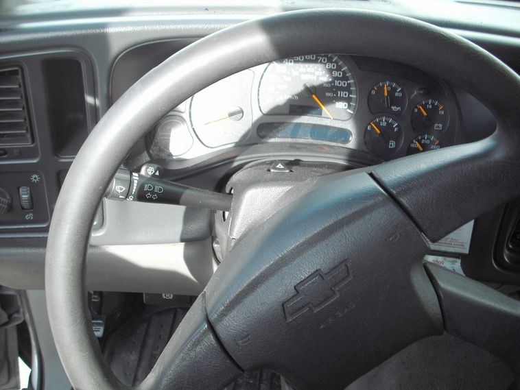 image for item 3004 2004 Chevrolet Tahoe