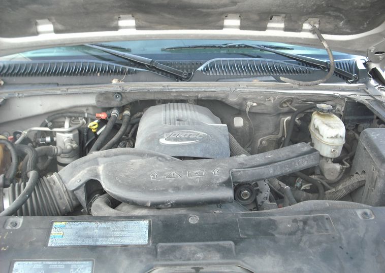 image for item 3004 2004 Chevrolet Tahoe