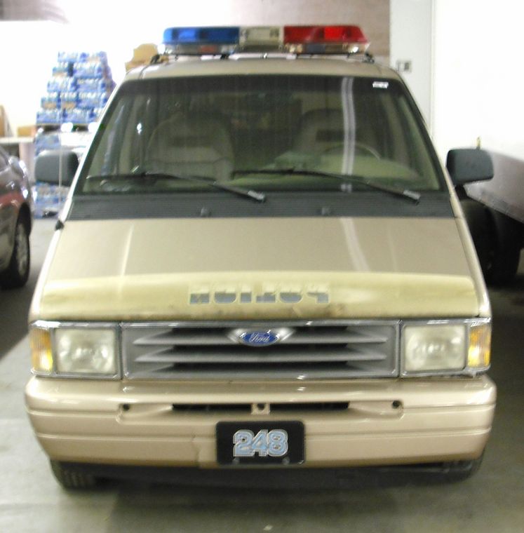 image for item 3006 1996 Ford Aerostar XLT