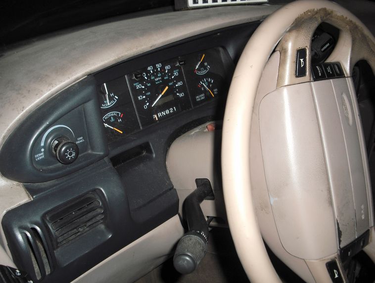 image for item 3006 1996 Ford Aerostar XLT