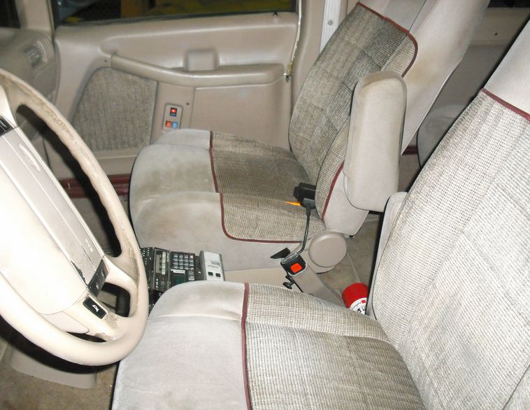 image for item 3006 1996 Ford Aerostar XLT