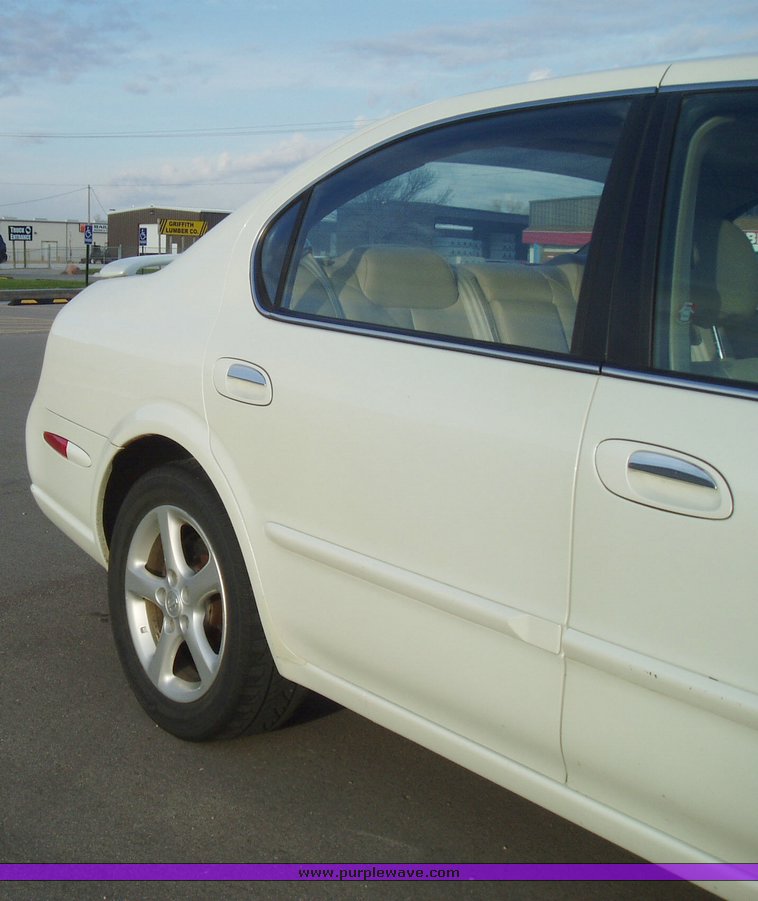 image for item 3510 2000 Nissan Maxima