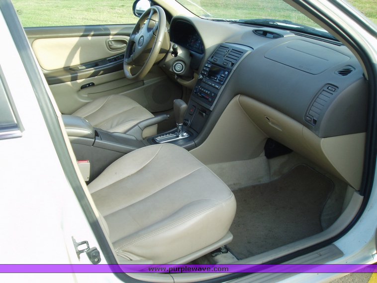 image for item 3510 2000 Nissan Maxima