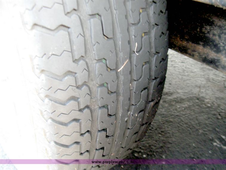 image for item 3975 2005 Doolittle 25' enclosed trailer