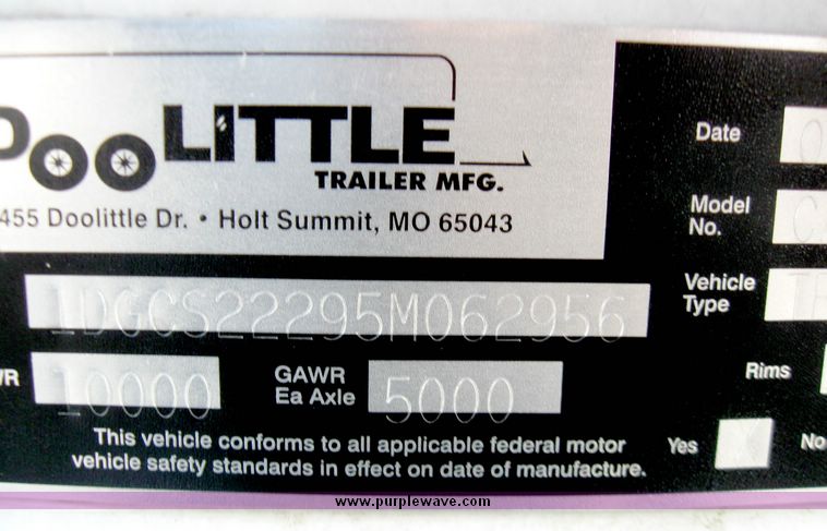 image for item 3975 2005 Doolittle 25' enclosed trailer