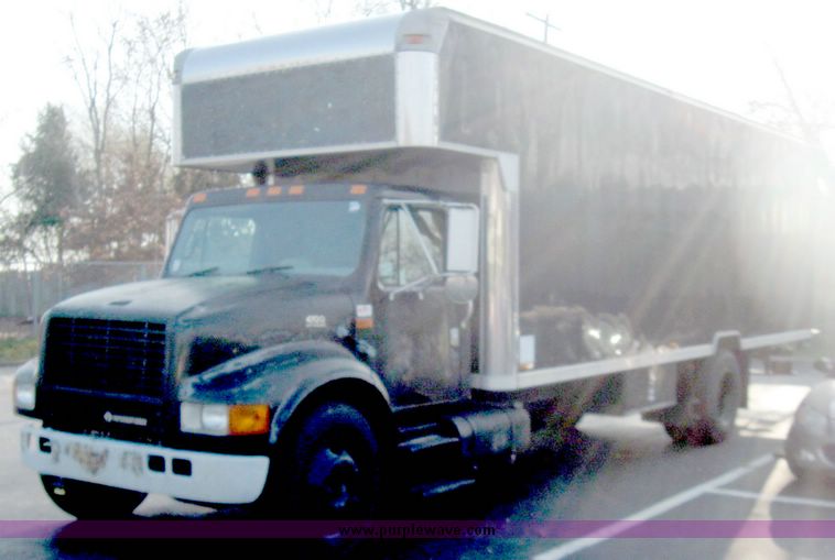 image for item 3978 2000 International Series 4700 box truck