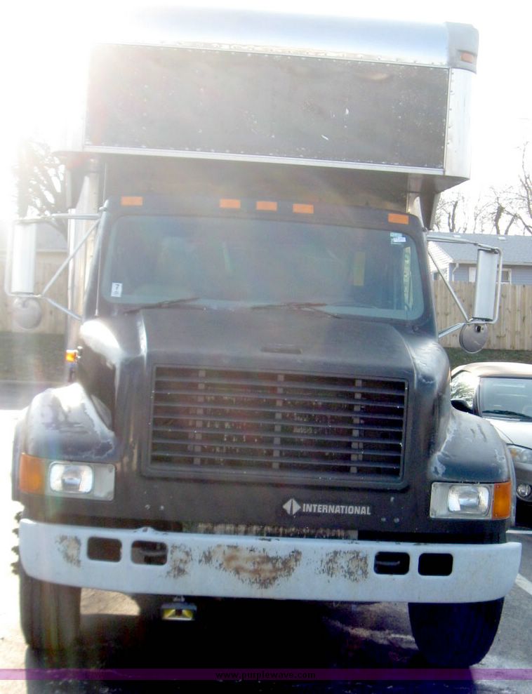 image for item 3978 2000 International Series 4700 box truck