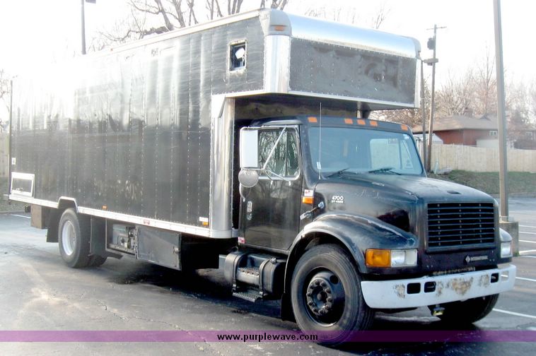 image for item 3978 2000 International Series 4700 box truck