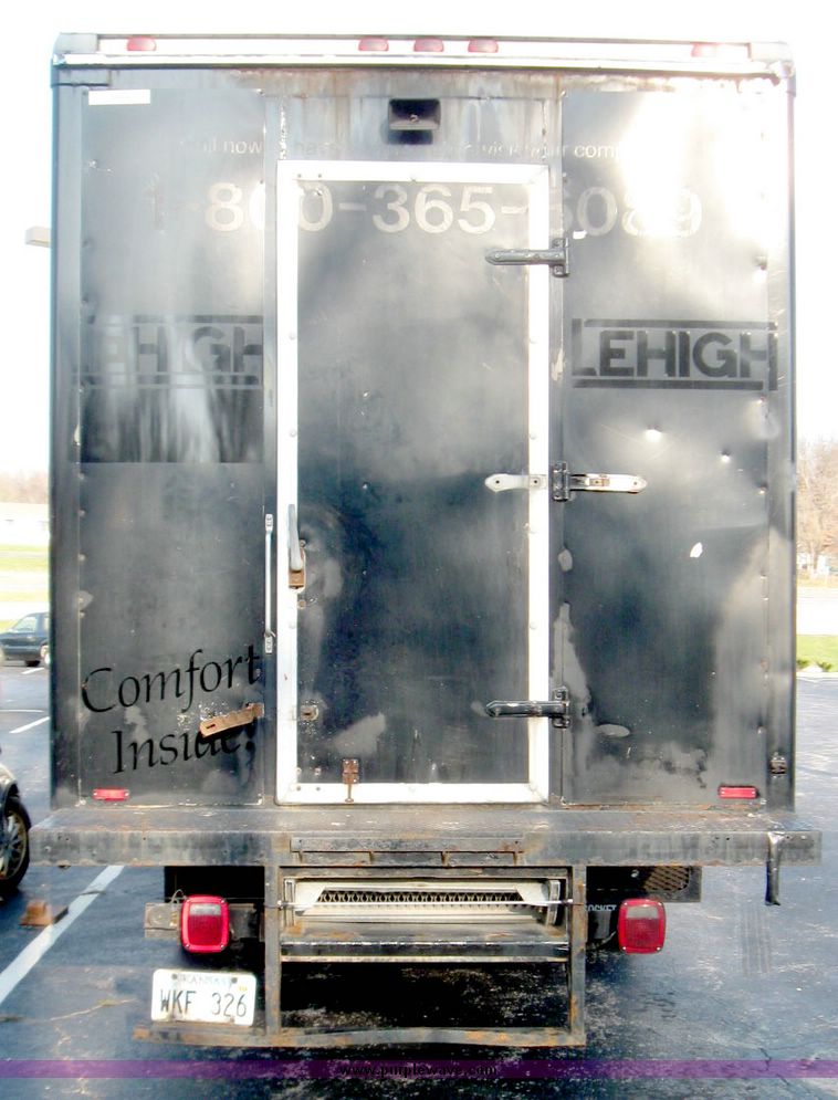 image for item 3978 2000 International Series 4700 box truck