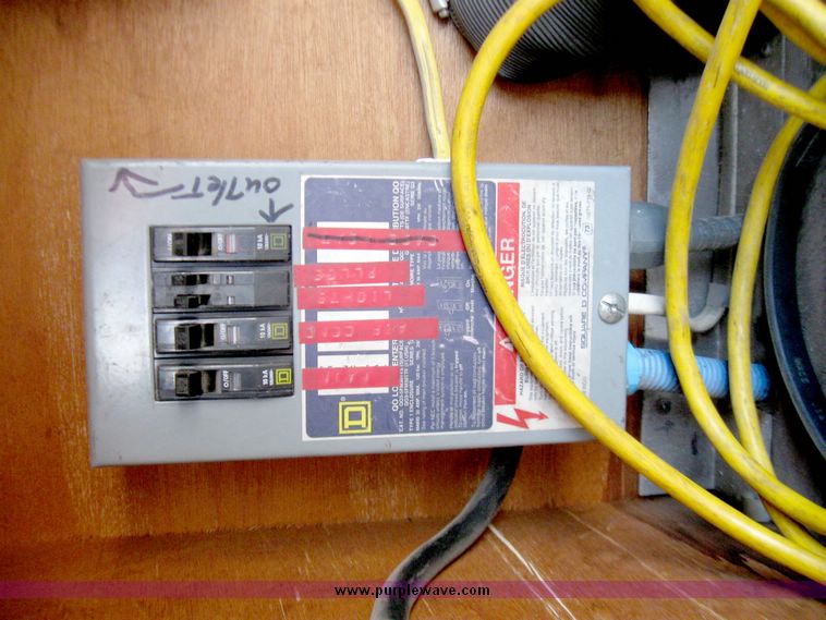 image for item 3978 2000 International Series 4700 box truck