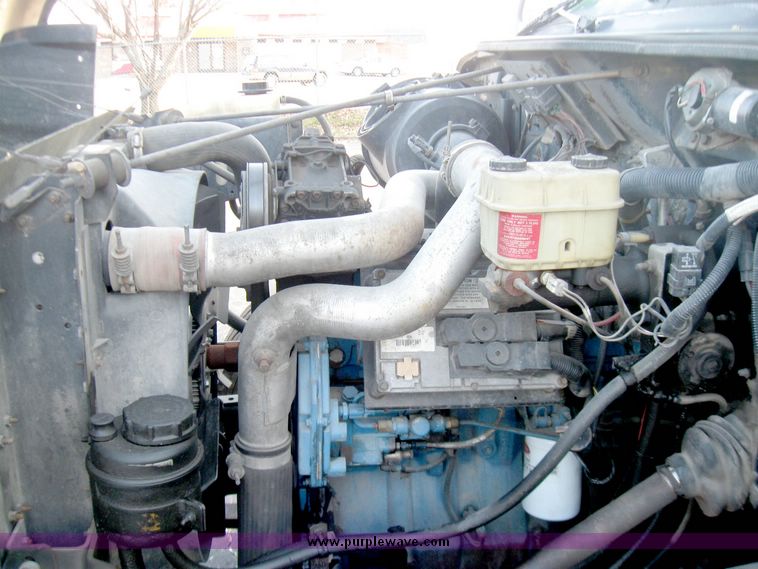 image for item 3978 2000 International Series 4700 box truck