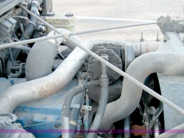 image for item 3978 2000 International Series 4700 box truck