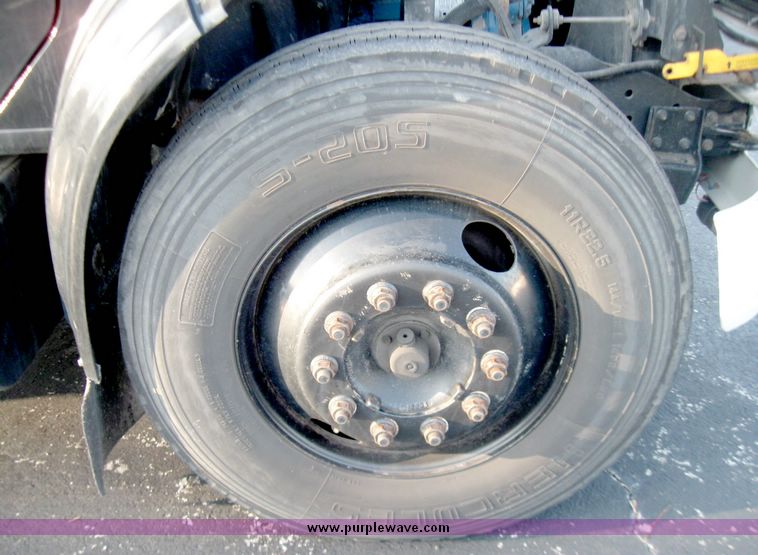 image for item 3978 2000 International Series 4700 box truck