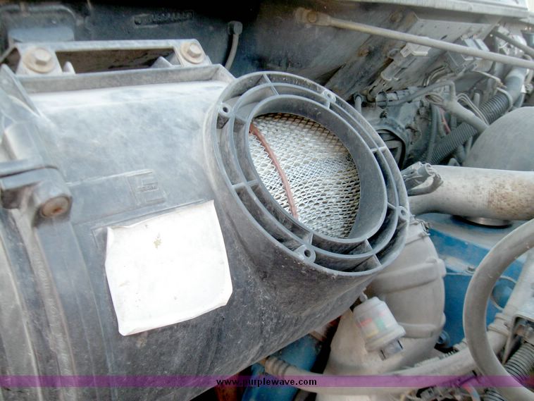 image for item 3978 2000 International Series 4700 box truck