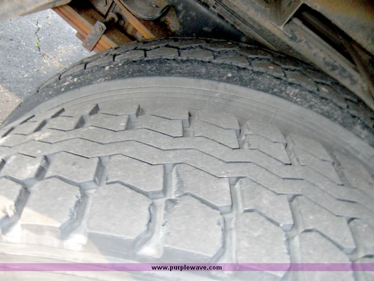 image for item 3978 2000 International Series 4700 box truck