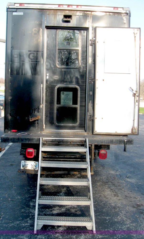 image for item 3978 2000 International Series 4700 box truck