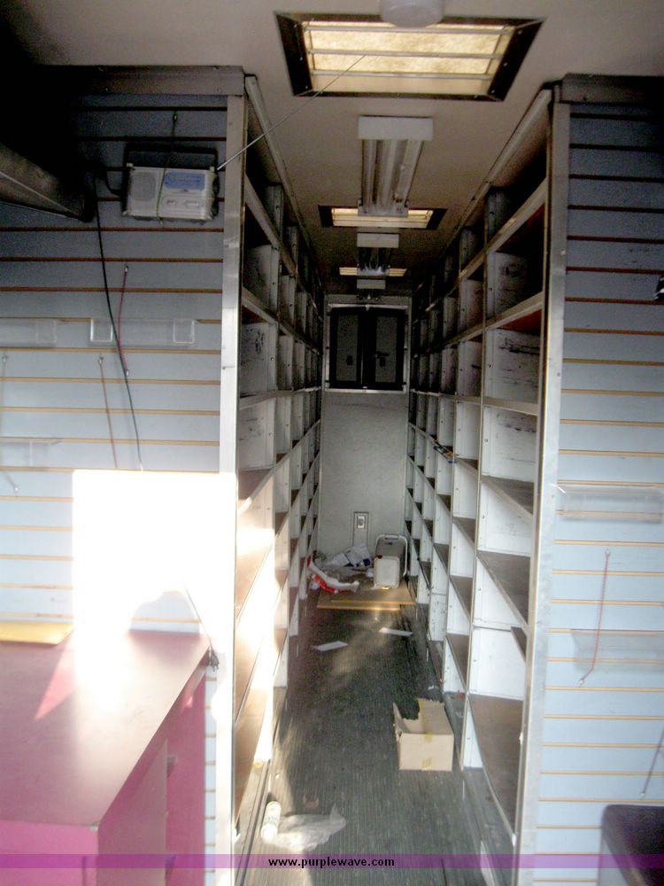 image for item 3978 2000 International Series 4700 box truck