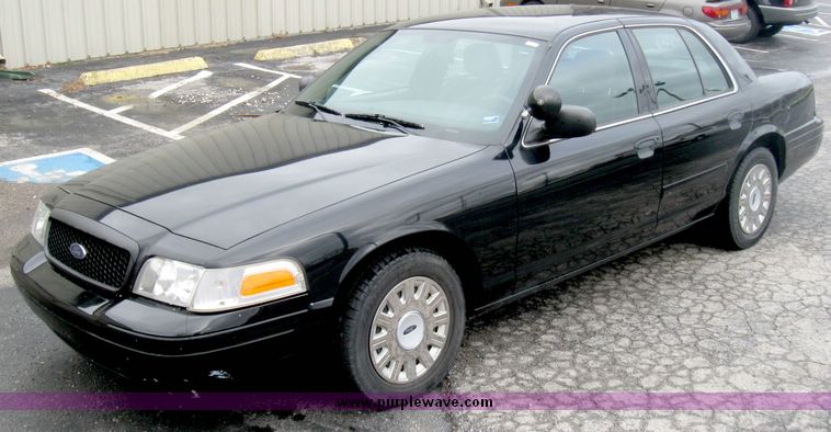 image for item 3979 2004 Ford Crown Victoria Police Interceptor