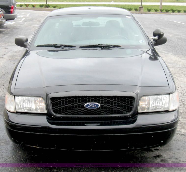 image for item 3979 2004 Ford Crown Victoria Police Interceptor