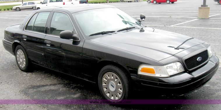 image for item 3979 2004 Ford Crown Victoria Police Interceptor