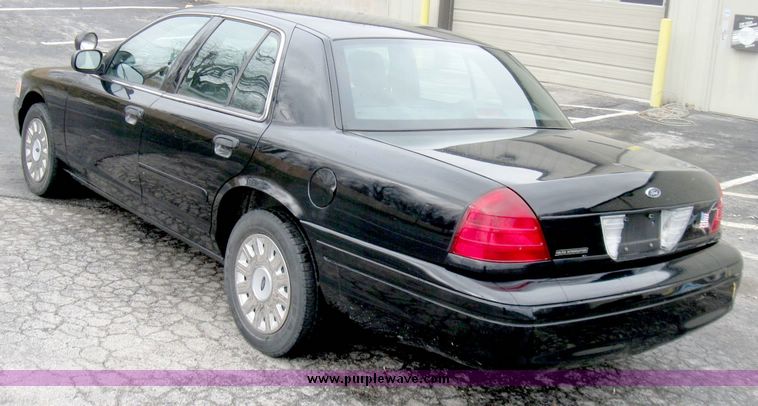 image for item 3979 2004 Ford Crown Victoria Police Interceptor