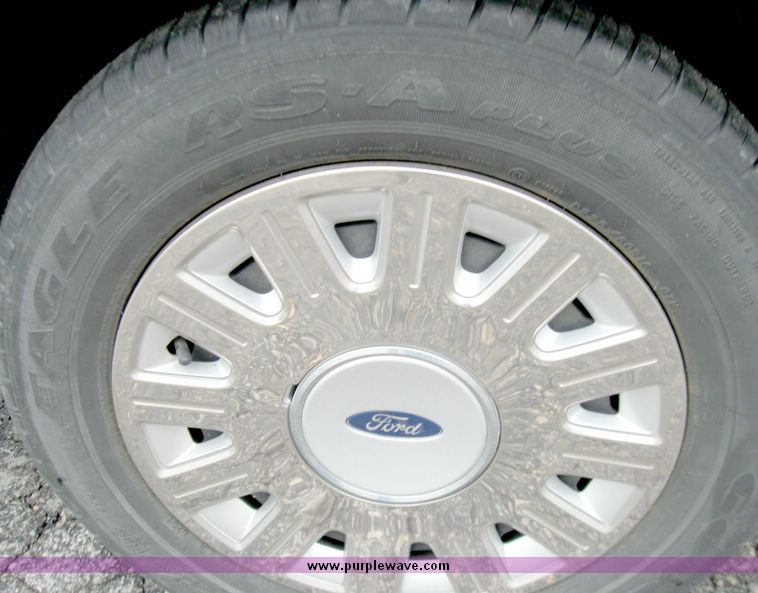 image for item 3979 2004 Ford Crown Victoria Police Interceptor