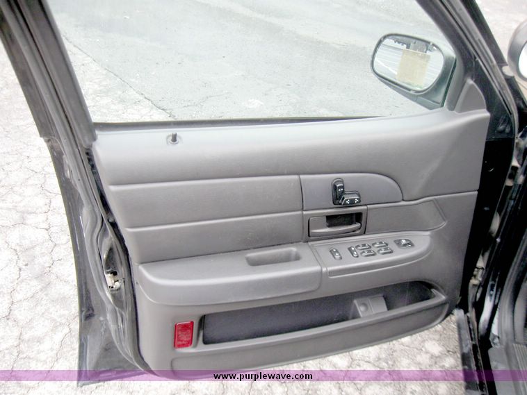 image for item 3979 2004 Ford Crown Victoria Police Interceptor